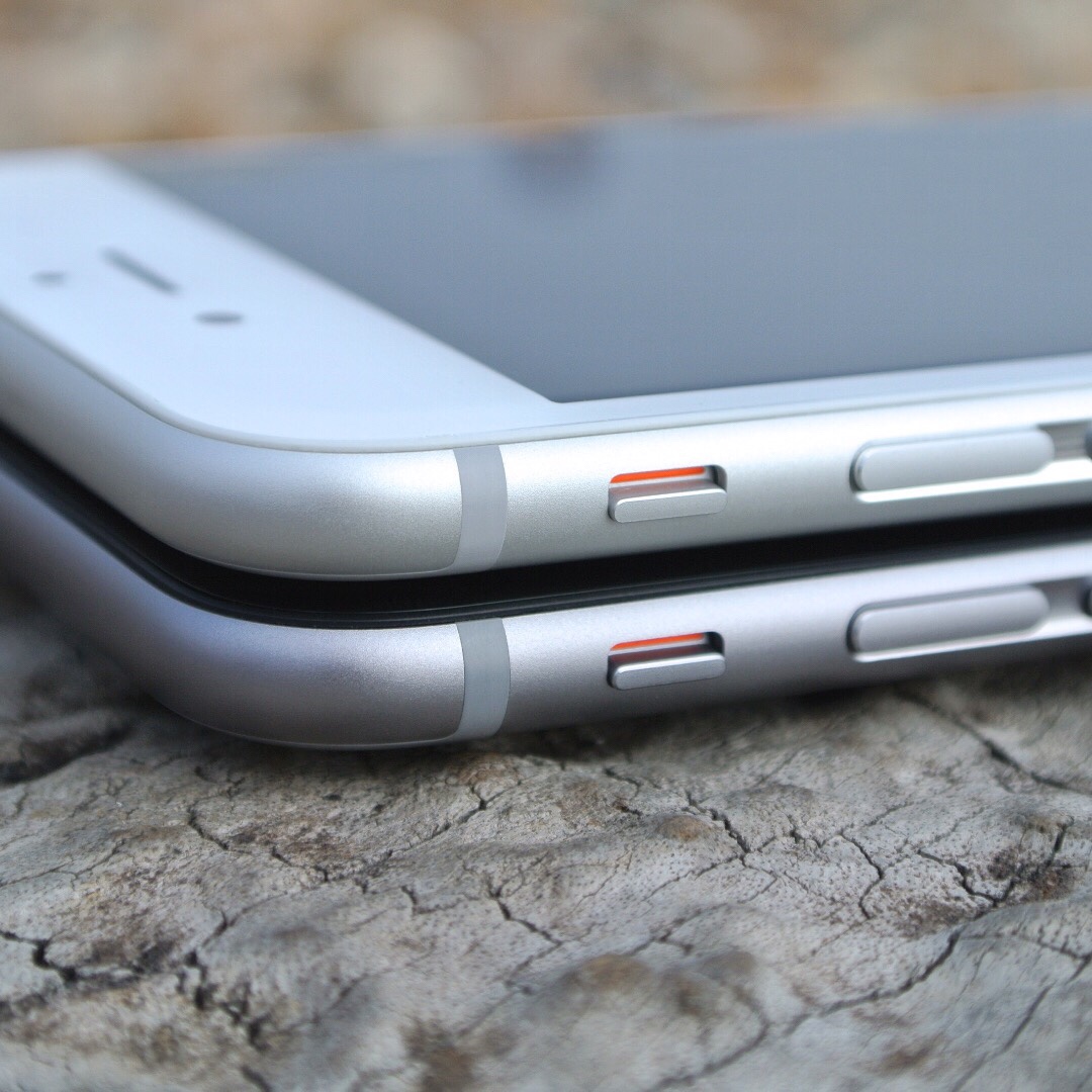 Two iPhones stacked on top of each other as a symbolic image for iPhone security and iOS encryption.