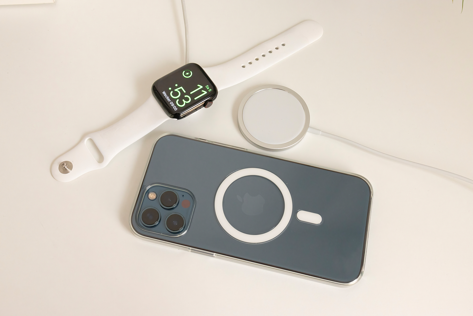 iPhone MagSafe