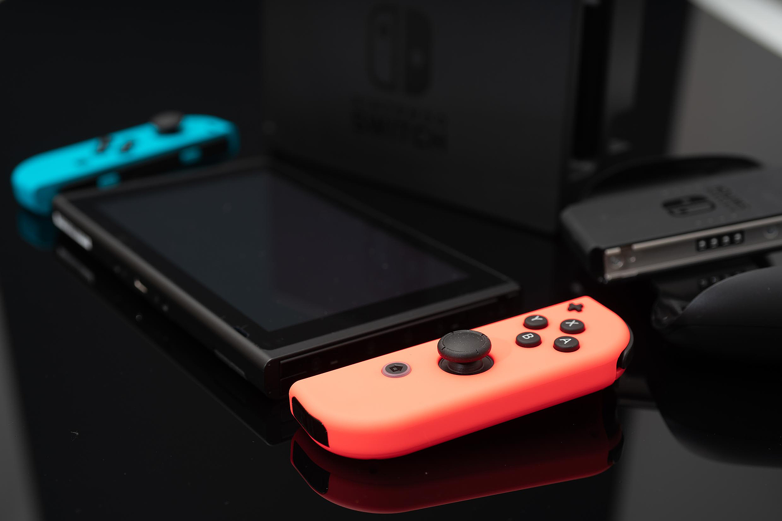 Nintendo Switch / Apple game console