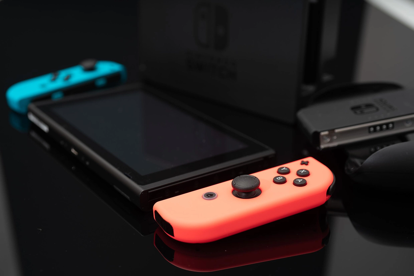 Nintendo Switch / Apple game console