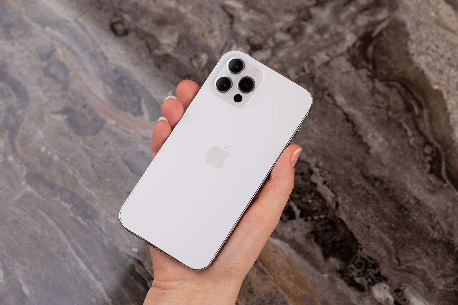 iPhone 13 A15