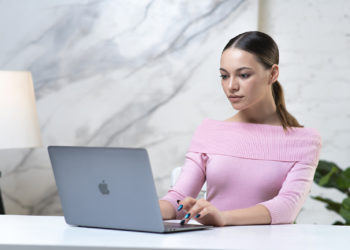 MacBook Mini LED displays