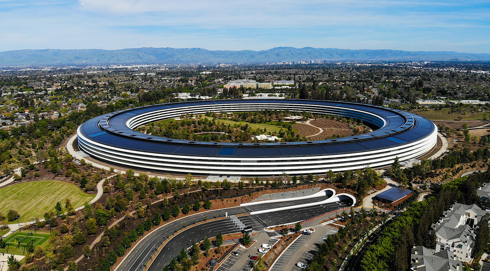 Flood disaster Apple donates