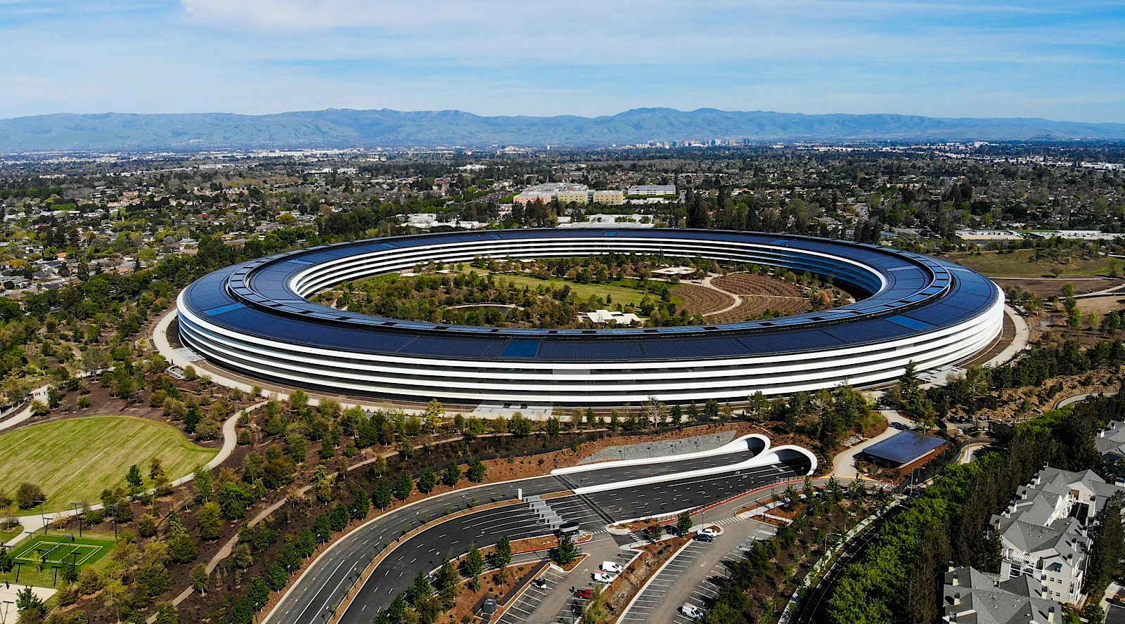 Flood disaster Apple donates