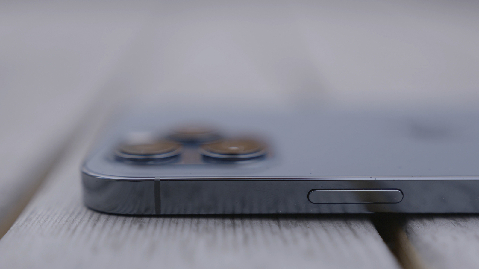 iPhone 14 Titan