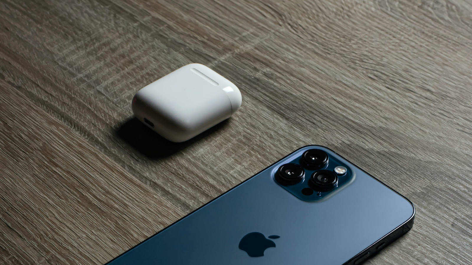 iPhone 13 AirPods 3