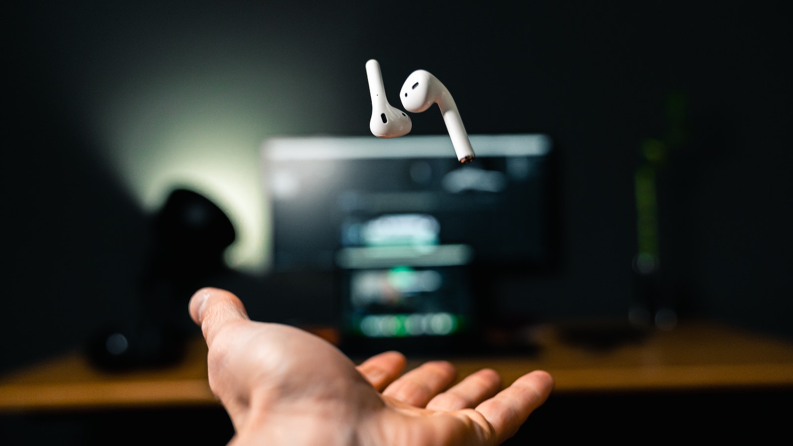 MacBook AirPods