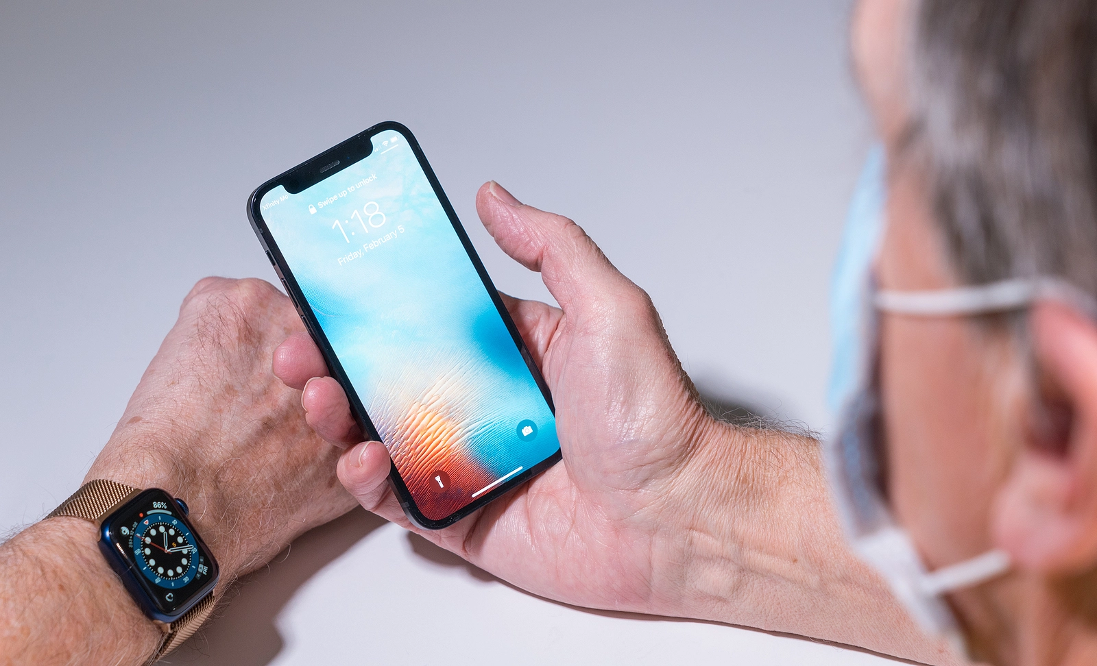 Unlock iPhone 13 with Apple Watch