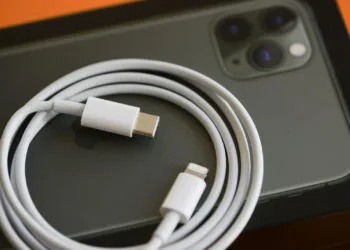 EU USB-C standard iPhone Lightning