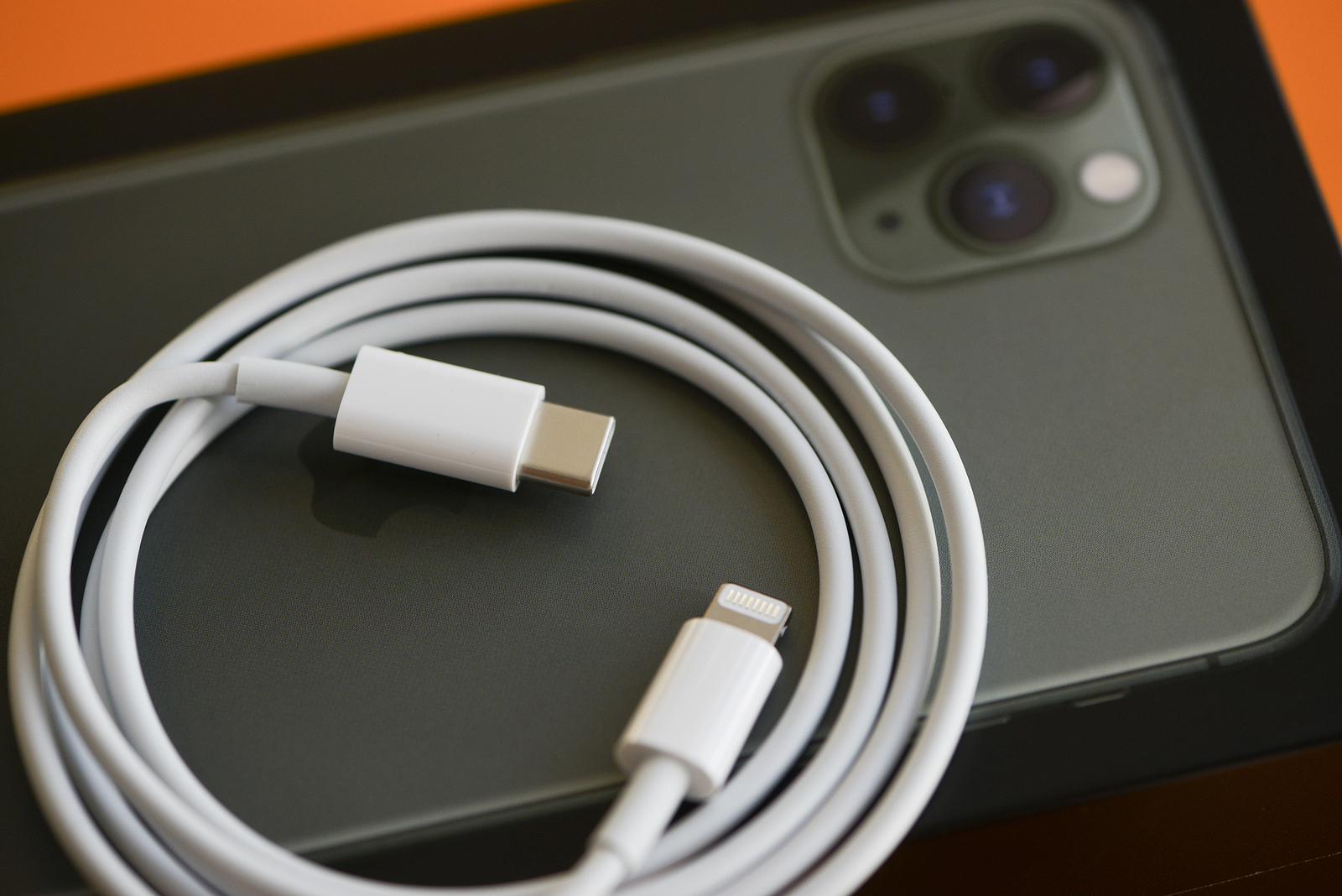 EU USB-C standard iPhone Lightning