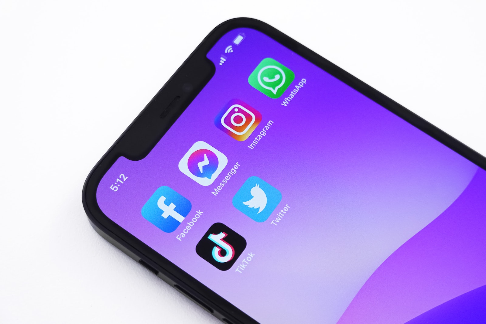 WhatsApp introduces end-to-end encrypted backups in iCloud