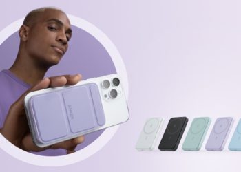 MagGo: Anker magnetic power bank with stand in hands-on