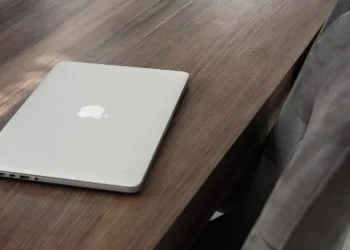 MacBook Pro with OLED screen will appear much later