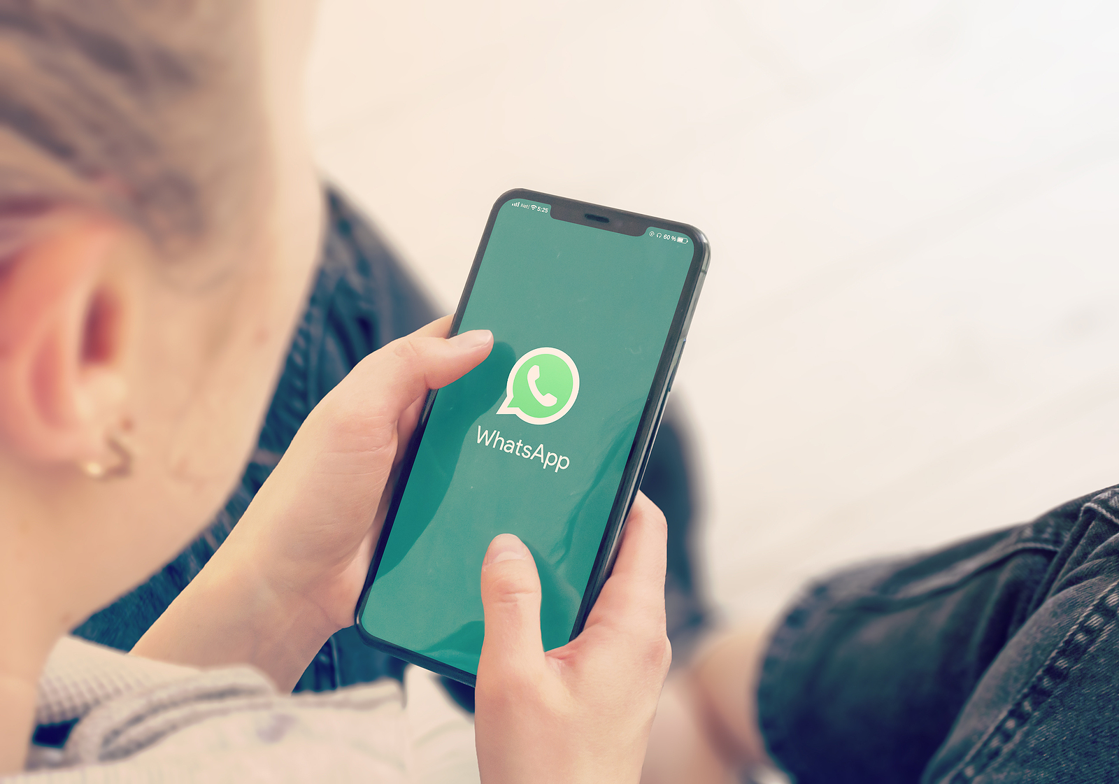 WhatsApp for iOS gets update for "self-deleting messages"