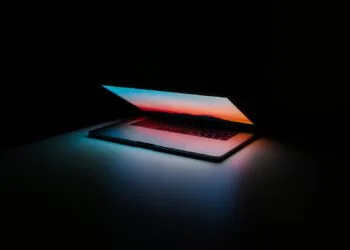 Foldable iPad/MacBook hybrid could use touchscreen keyboard