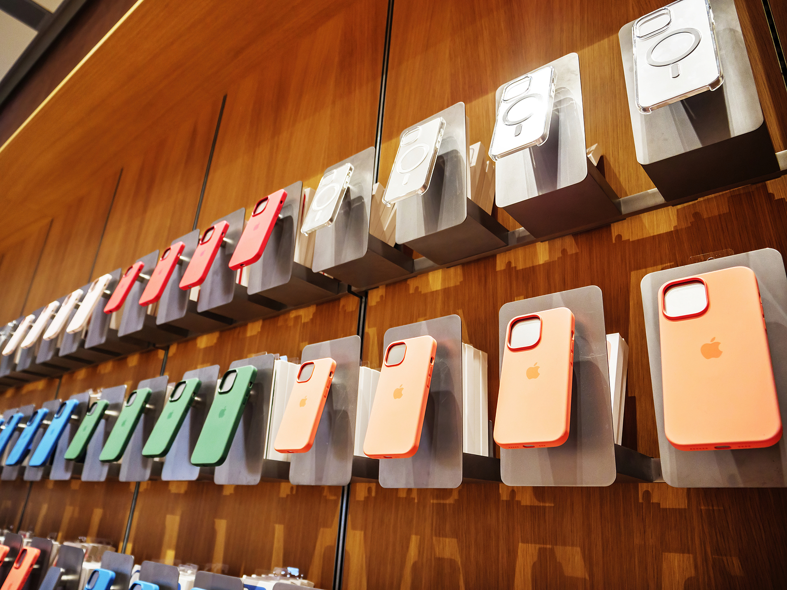 iPhone & Apple Watch: Apple introduces new accessories
