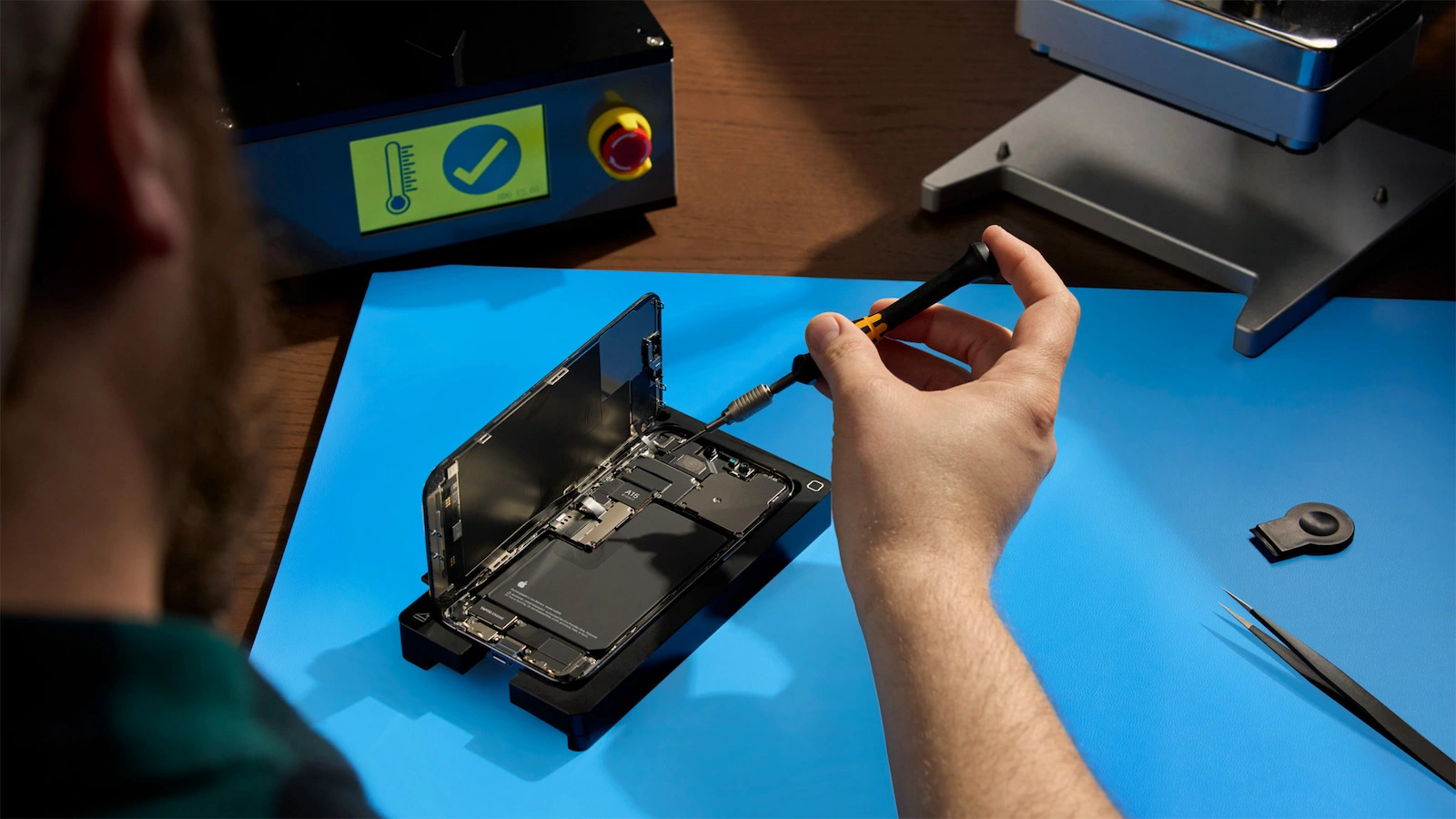 Apple iPhone repair program