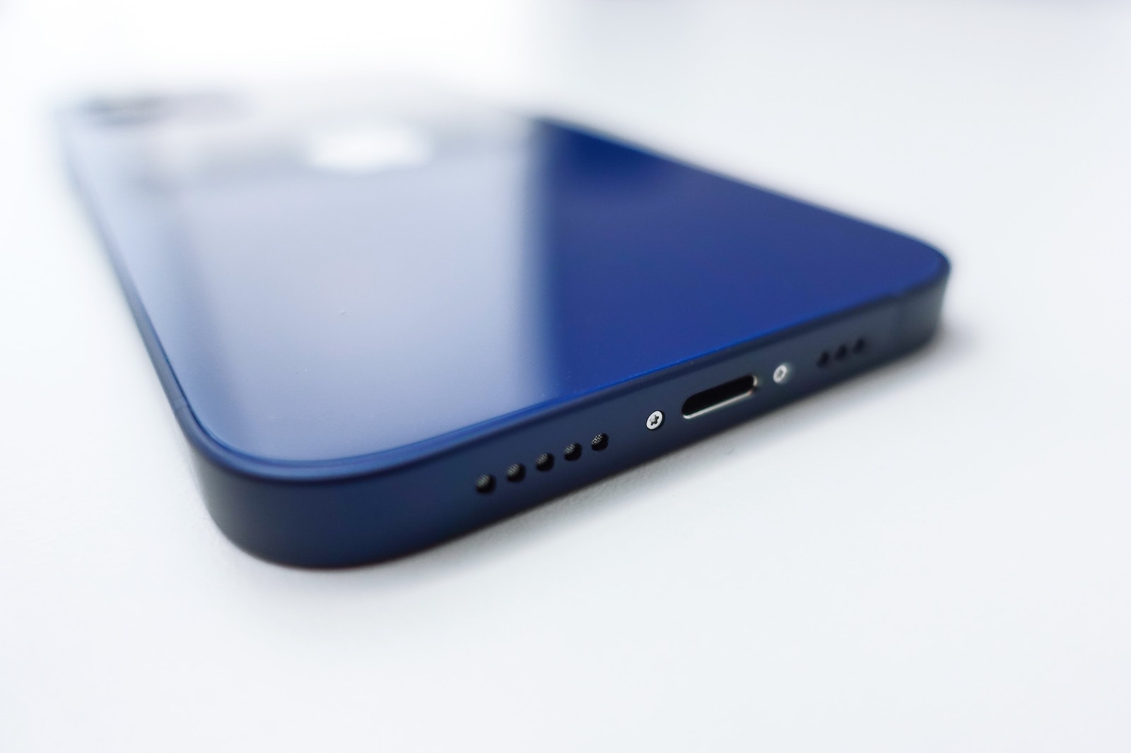 iPhone 14 Pro Lightning port