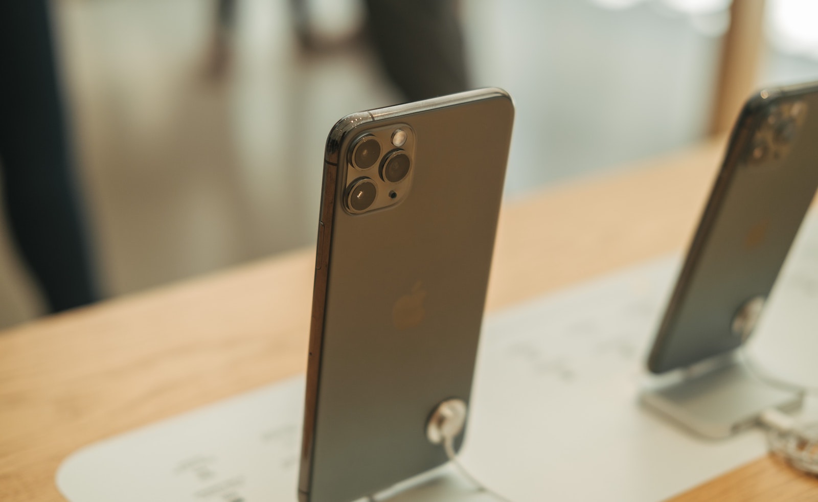 Apple leaves iPhone production target for 2022 unchanged