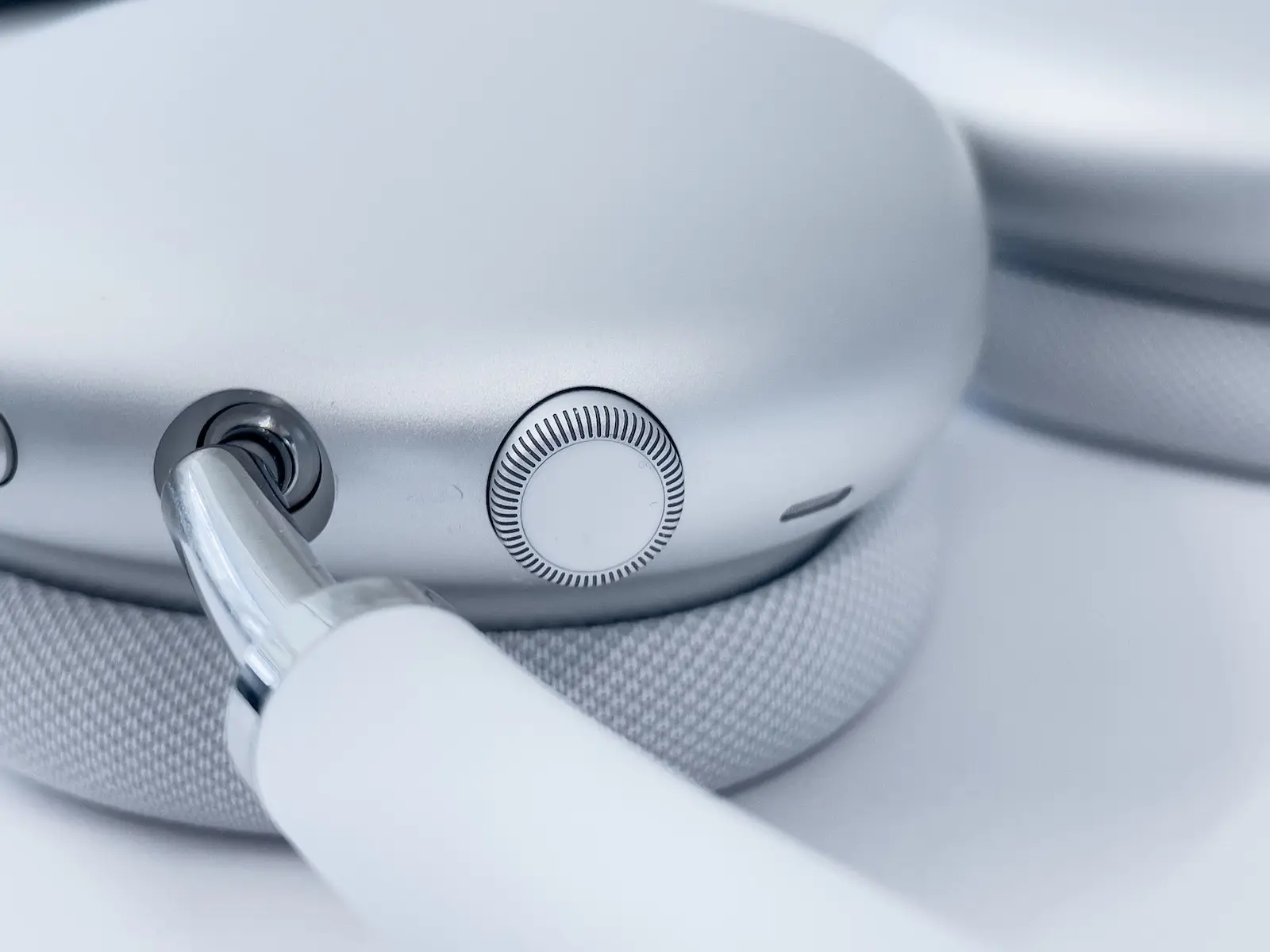 AirPods Max Beta