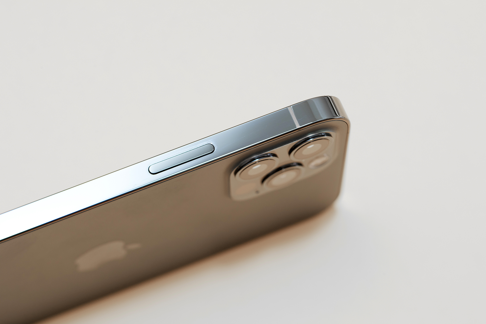 iPhone 15 Pro buttons