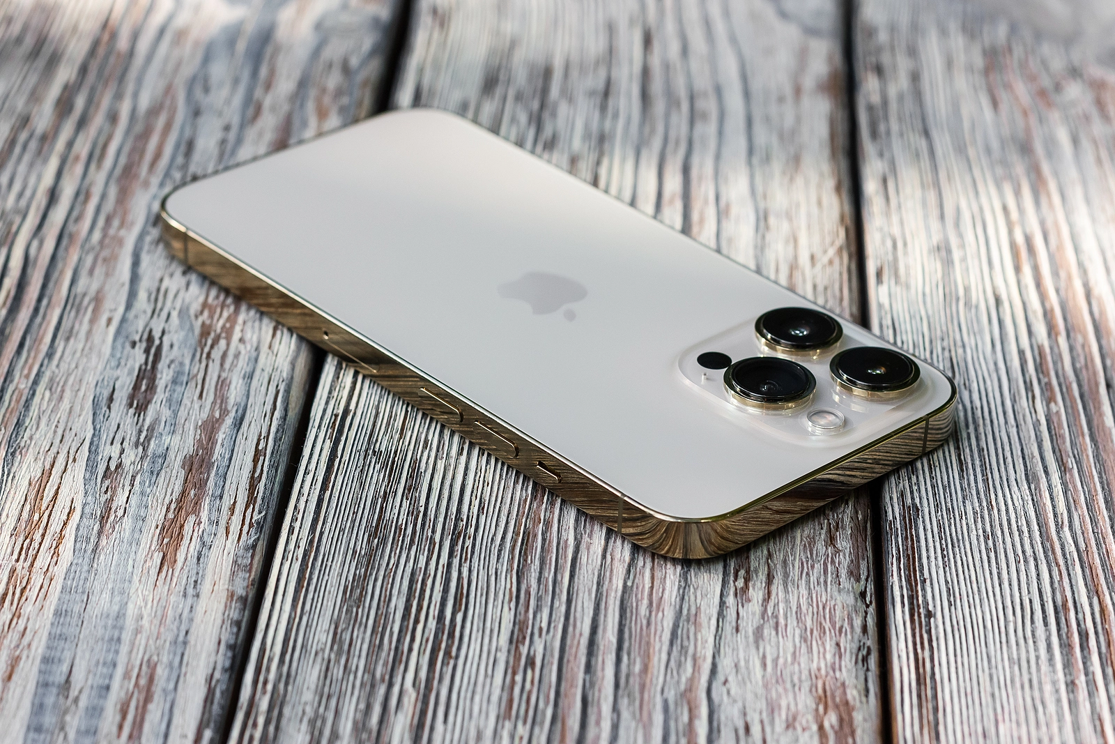 iOS 17 Features Apple iOS 16.2 iPhone 16 Pro Face ID