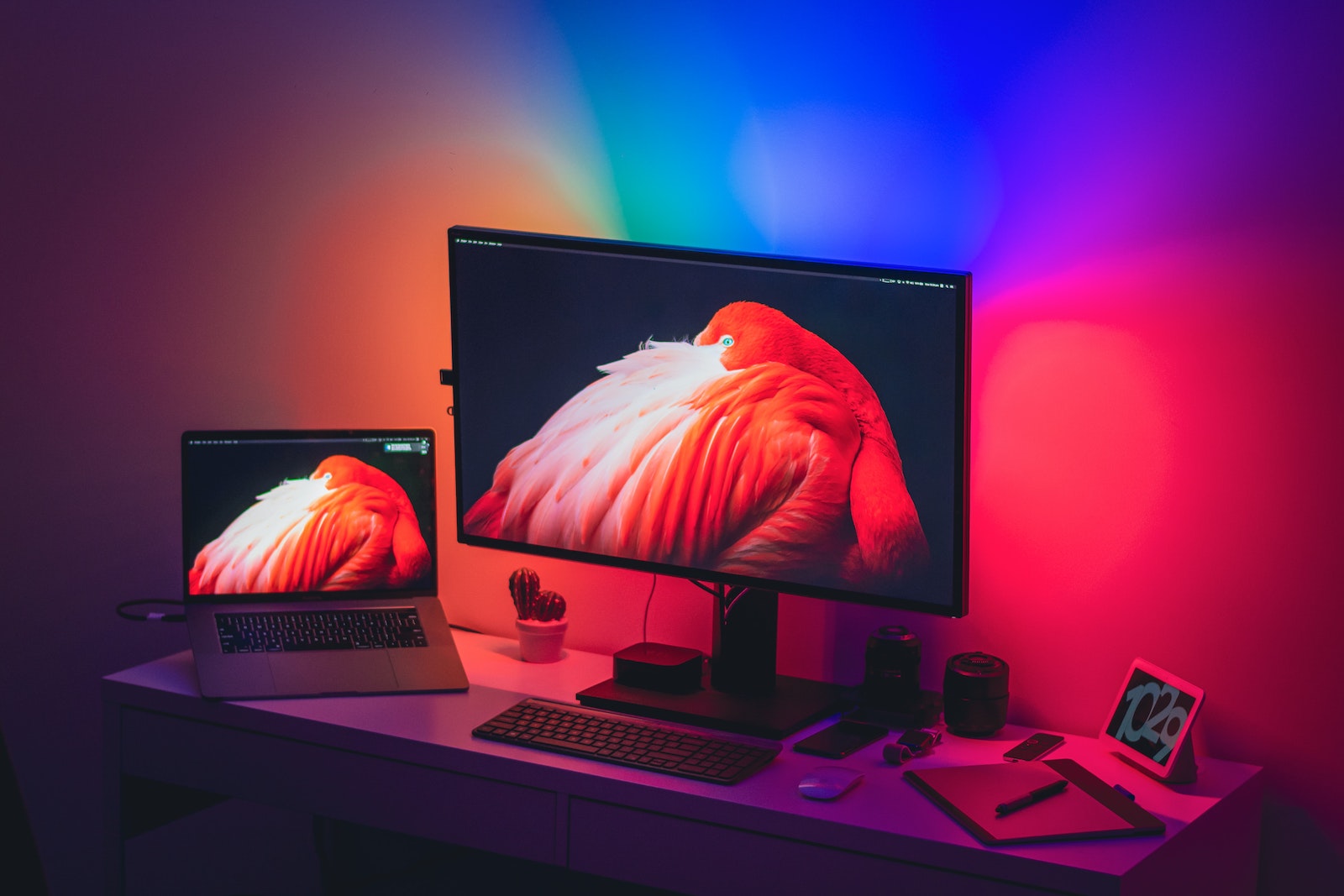 Apple monitors