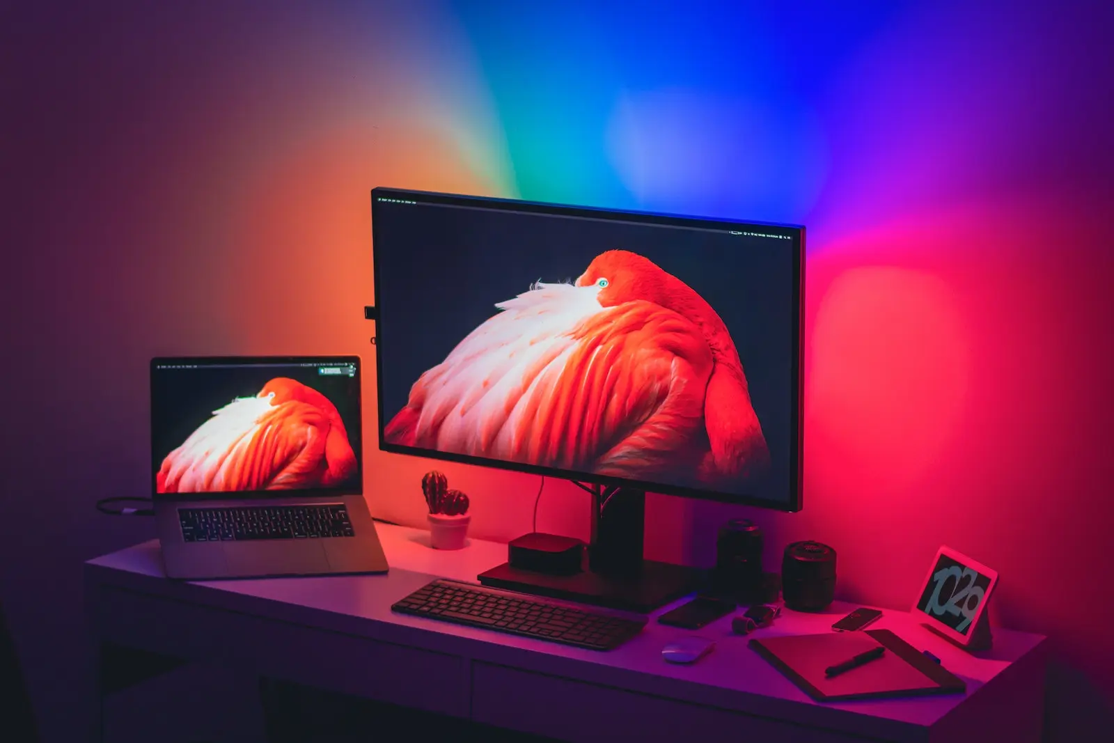 Apple monitors