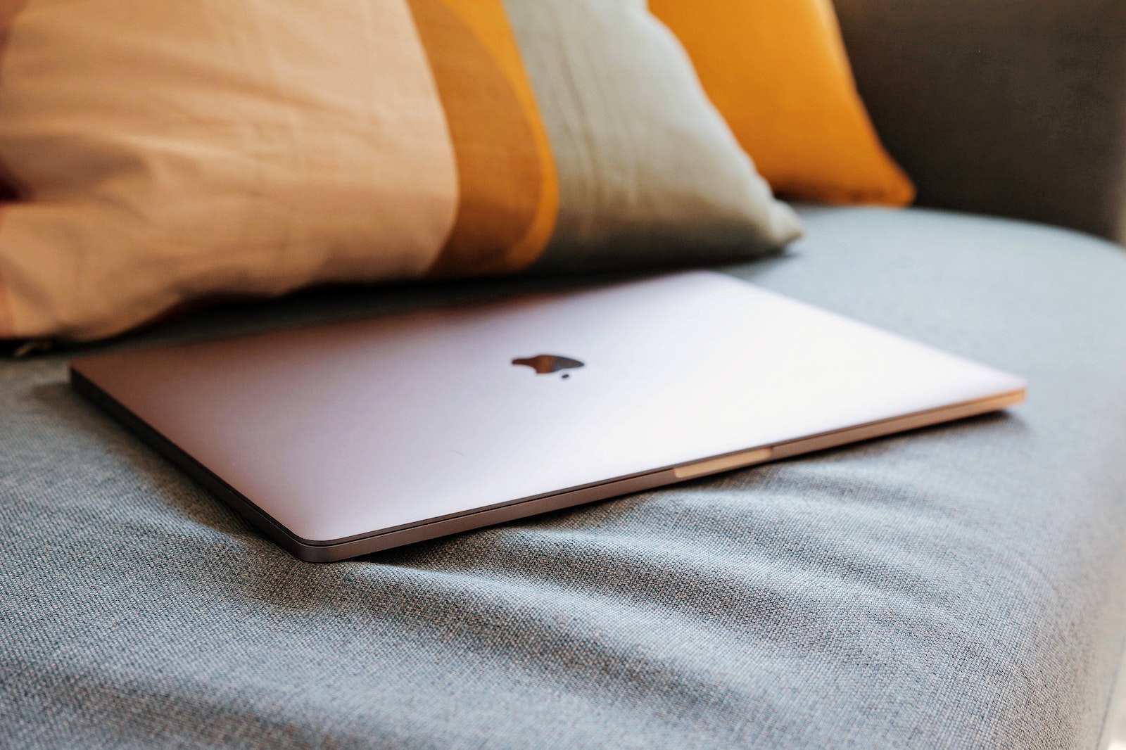 Foldable MacBook Apple