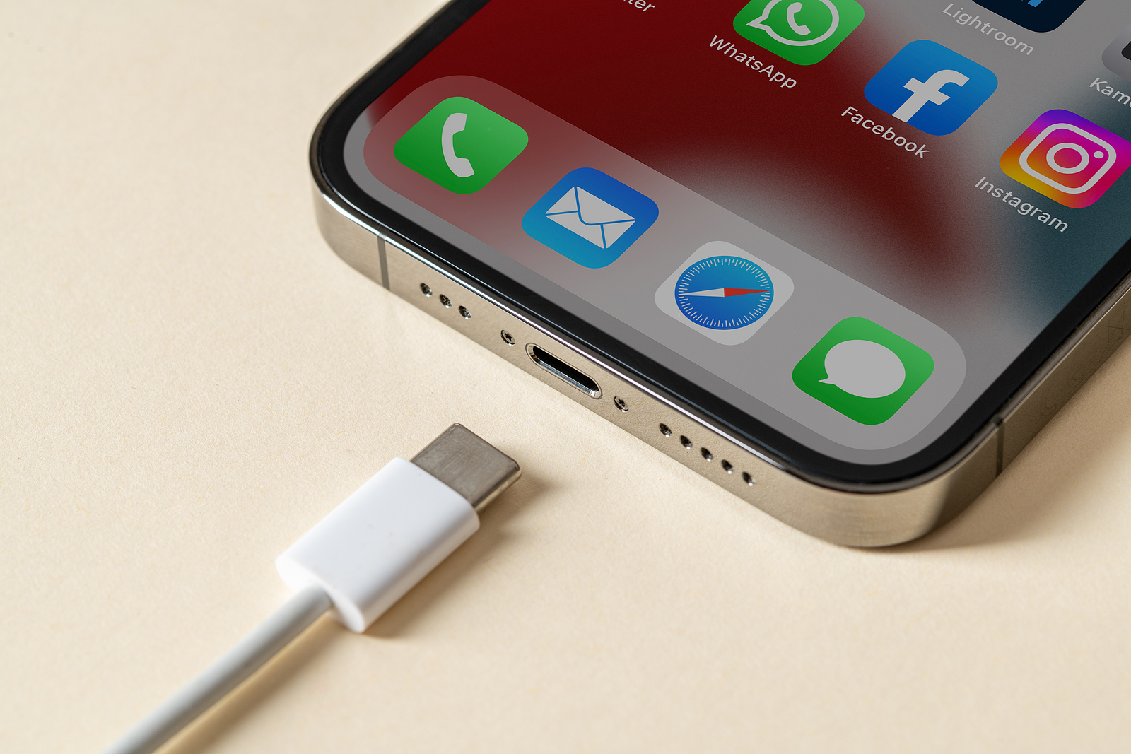 iPhone 15 USB-C