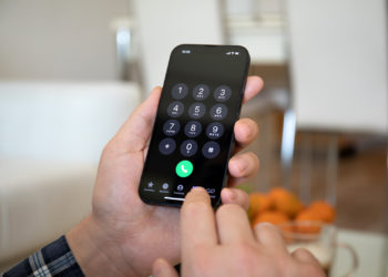 iOS 16.4 voice isolation for mobile calls