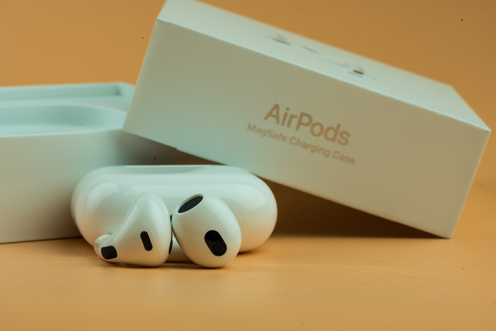 iOS 16.4 AirPods