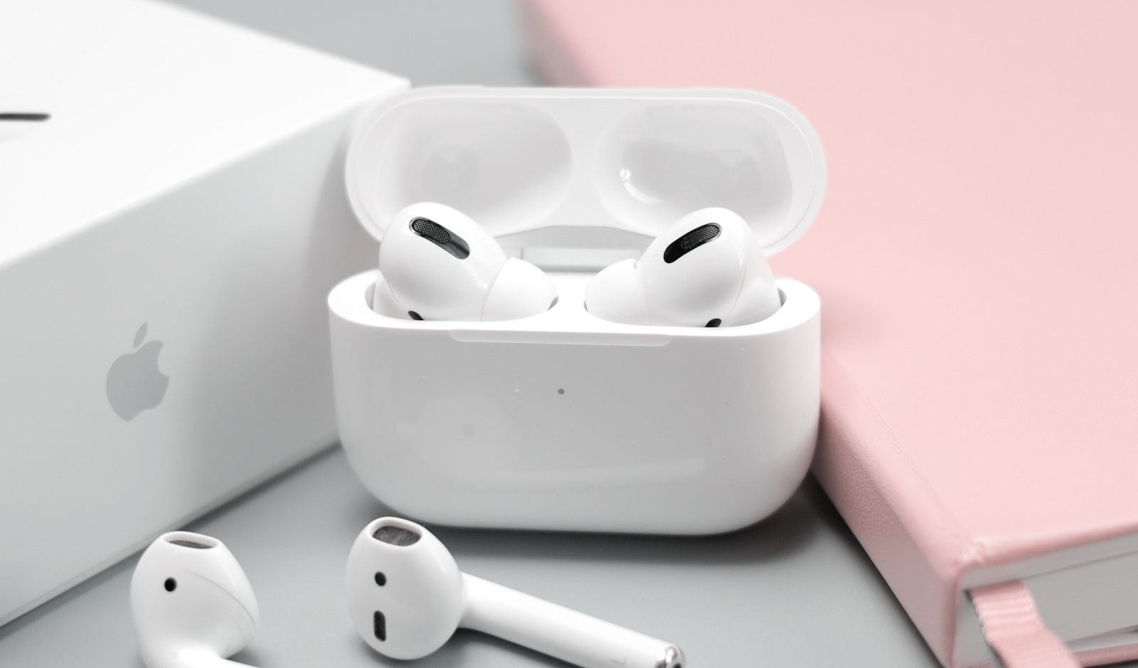 AirPods 4 Apple