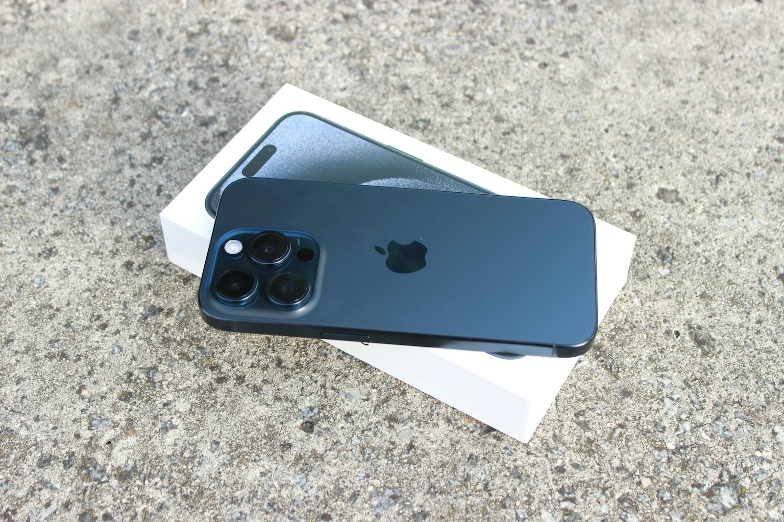 iOS 17.3 iPhone