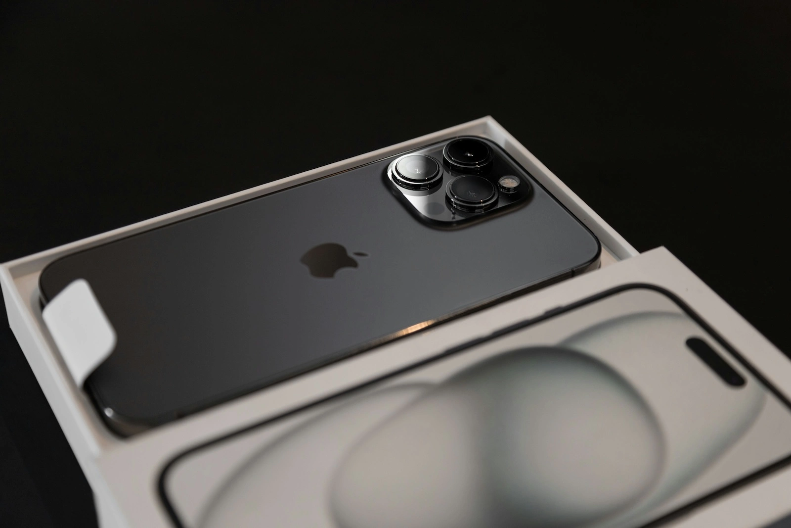 iPhone 16 Pro Apple