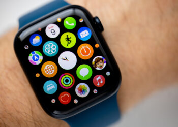 Force restart Apple Watch