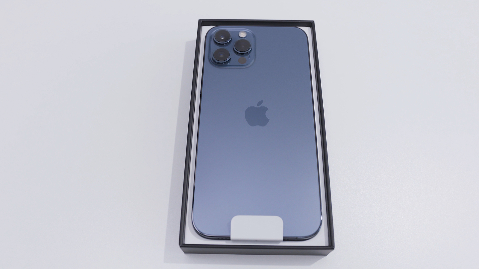 iPhone 16 Apple