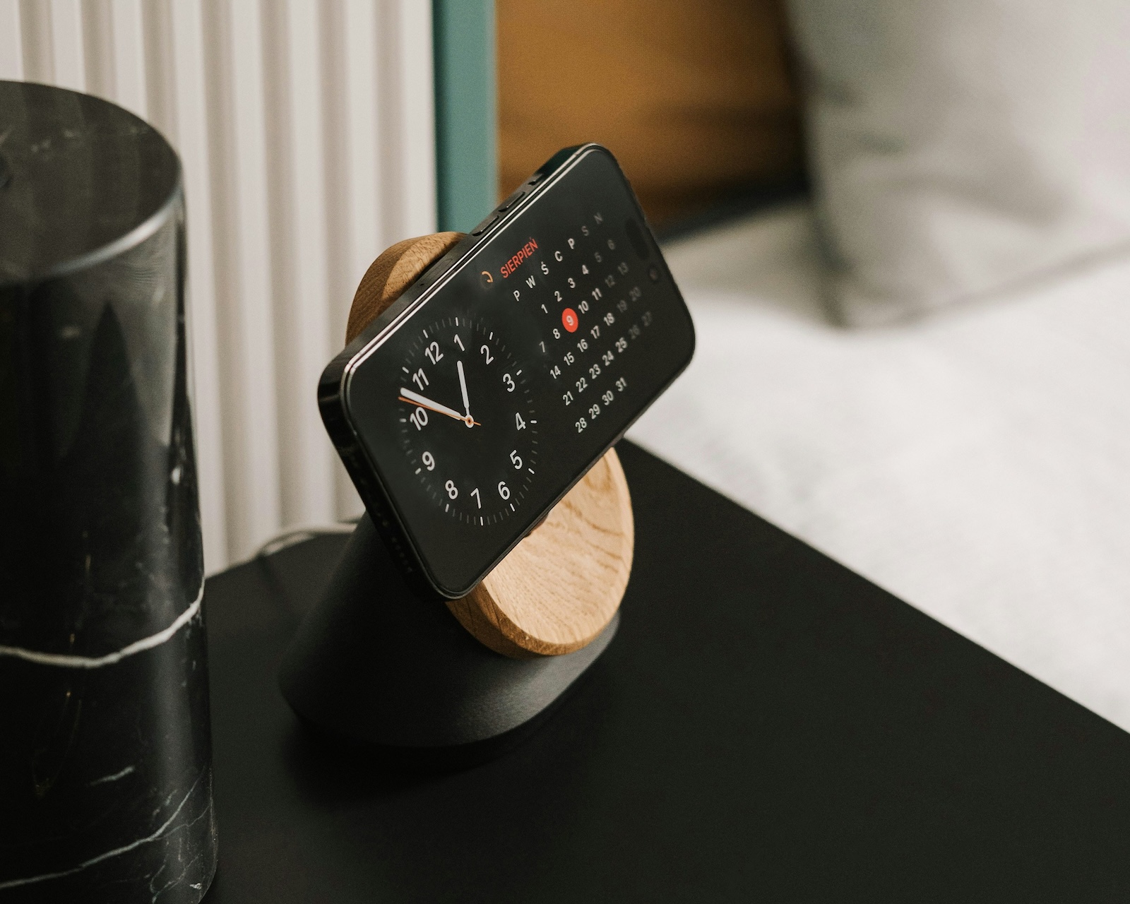 iPhone alarm clock volume