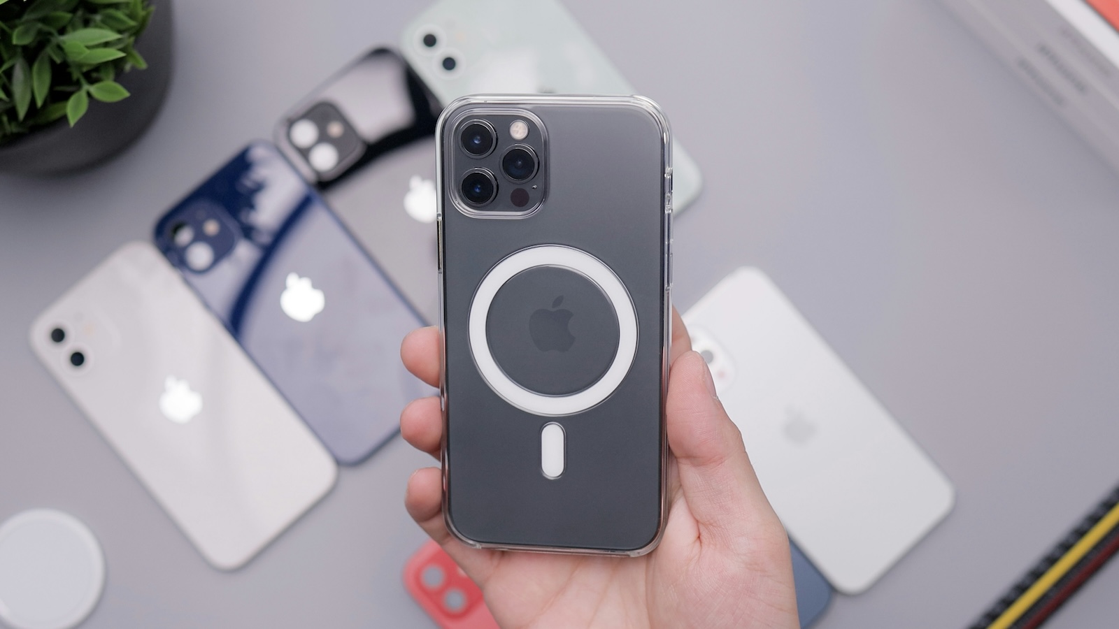 iPhone 16 MagSafe