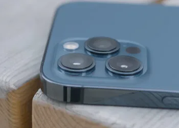 iPhone 17 rumors mechanical aperture