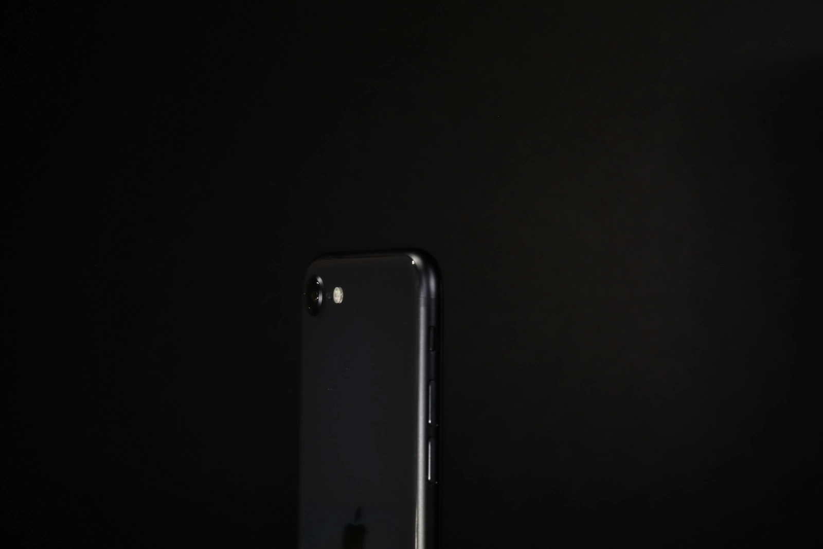 iPhone SE 4 Apple