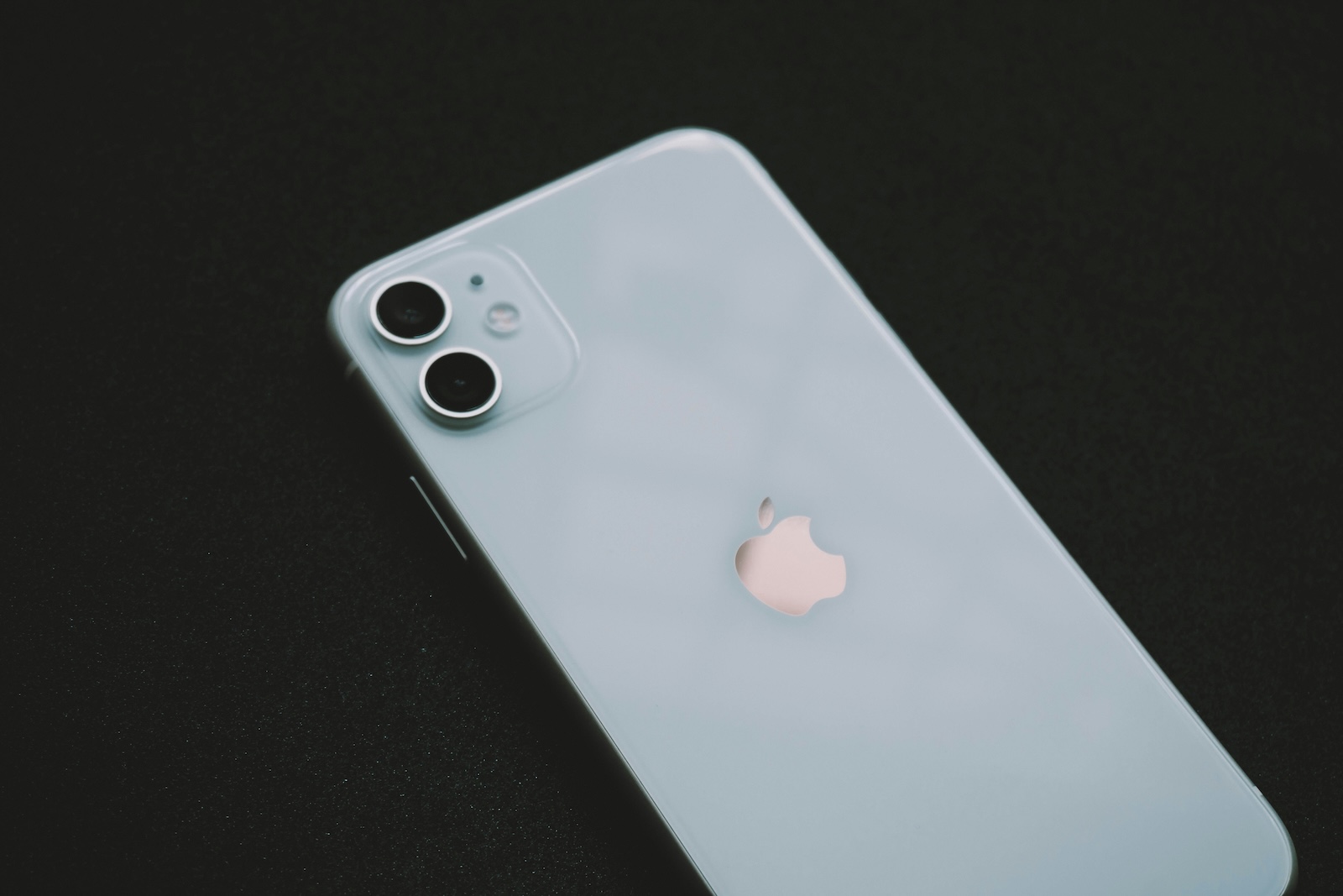 iOS 18.3 Apple