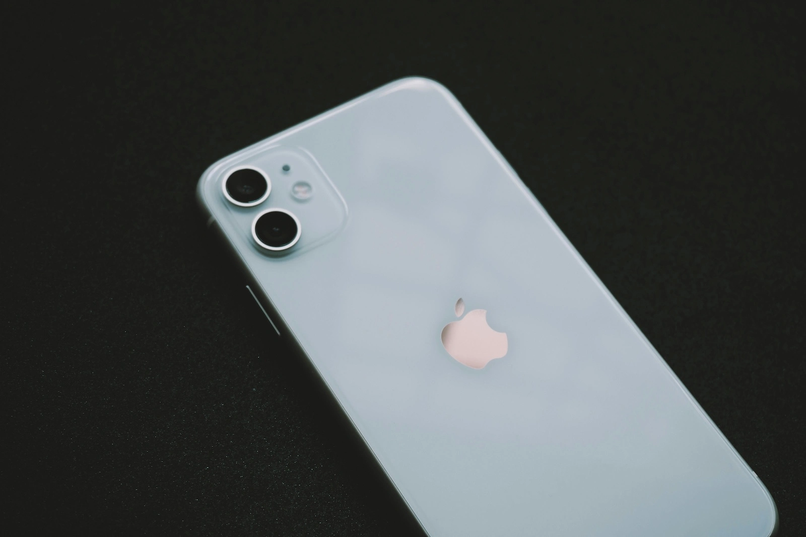 iOS 18.3 Apple