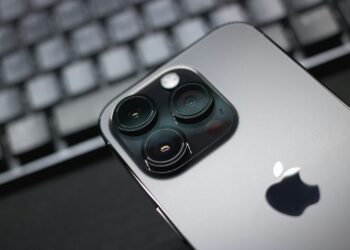 iPhone 18 camera