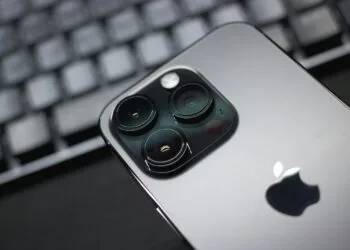 iPhone 18 camera