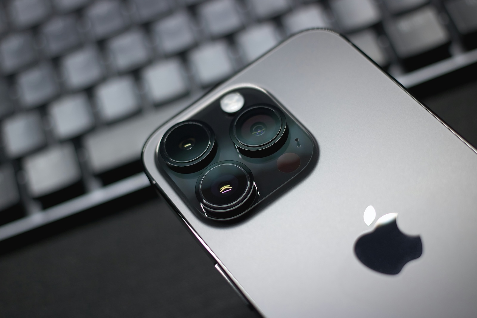 iPhone 18 camera