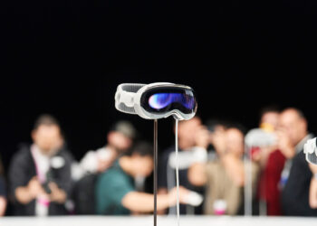 Apple Vision Pro PSVR 2 Controller Support visionOS 3