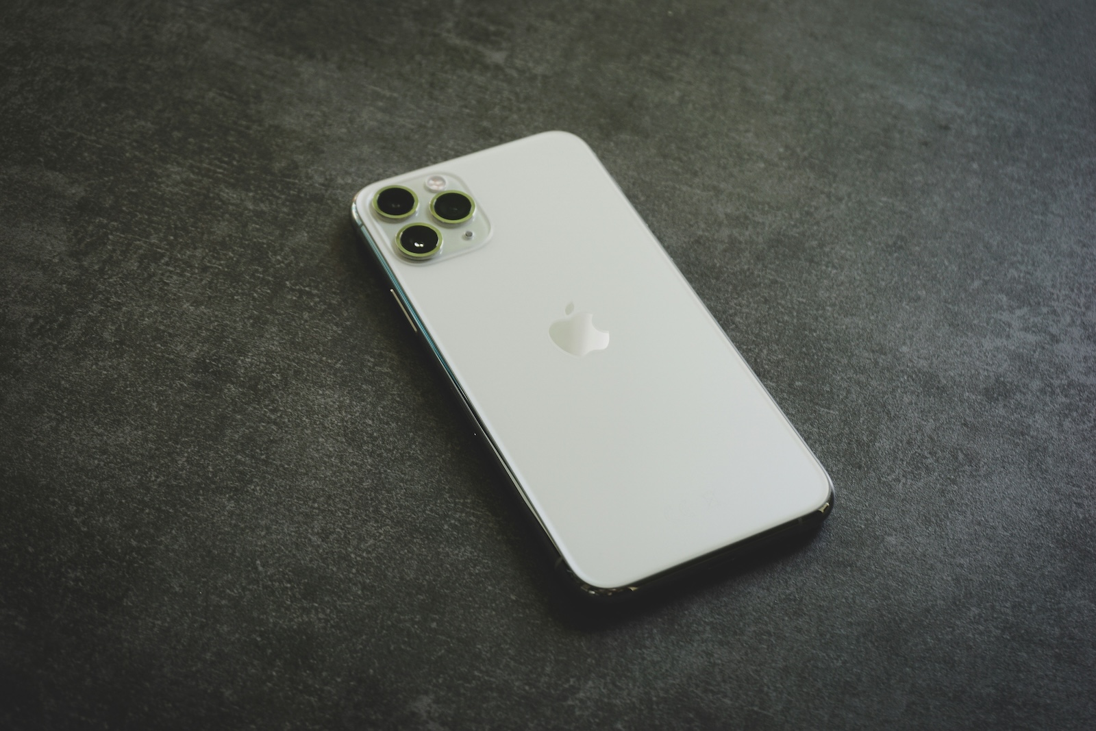 iOS 18.4 Beta 2 Apple