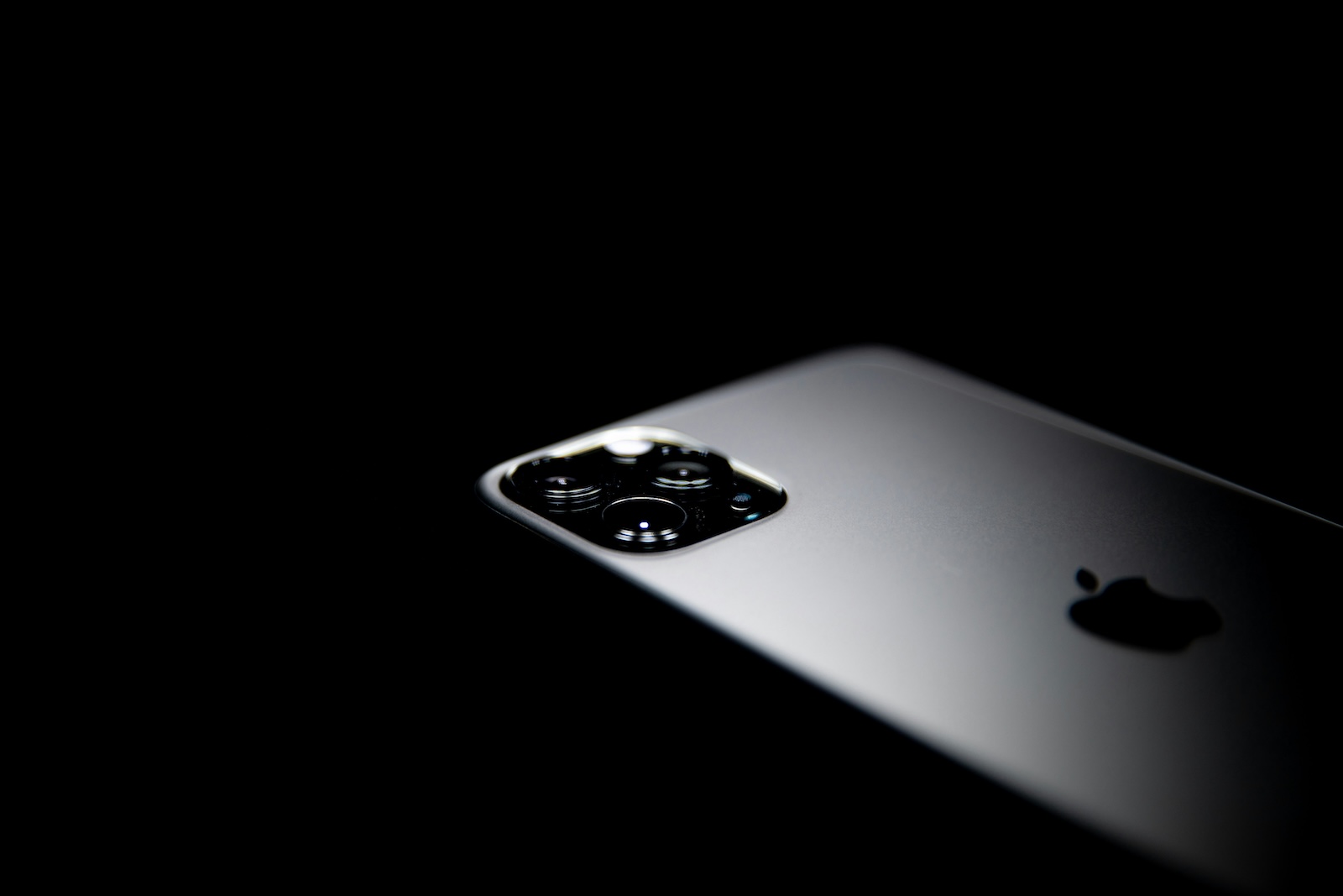 Apple iPhone advantages