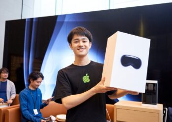 Apple Vision Air Leak